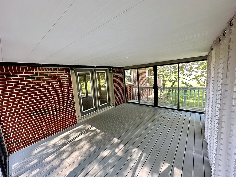 1115 Patrick St — Photo 17