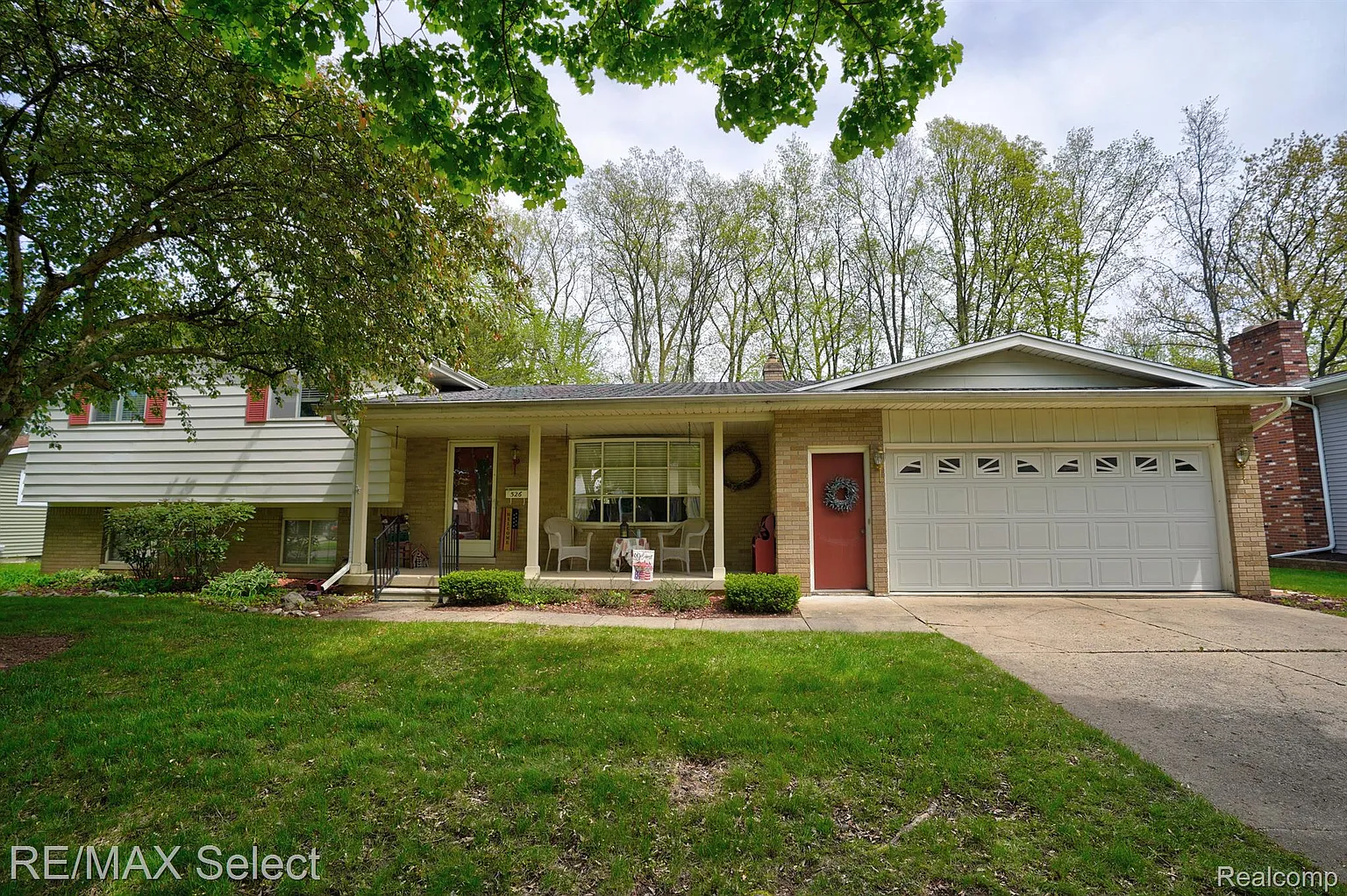 526 Leland St photo 1