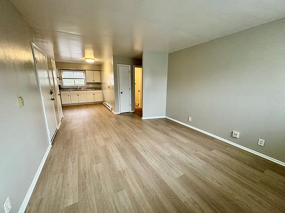 2nd image of 1142 Evans Ave APT 4