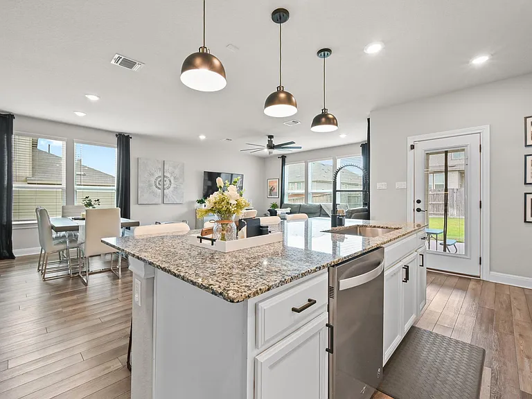 210 Purple Heart Dr — Photo 10
