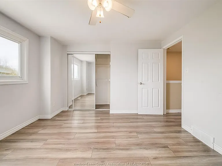 5486 Lassaline Ave — Photo 19