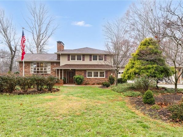 394 Forest Oaks Dr, Dobson, NC 27017