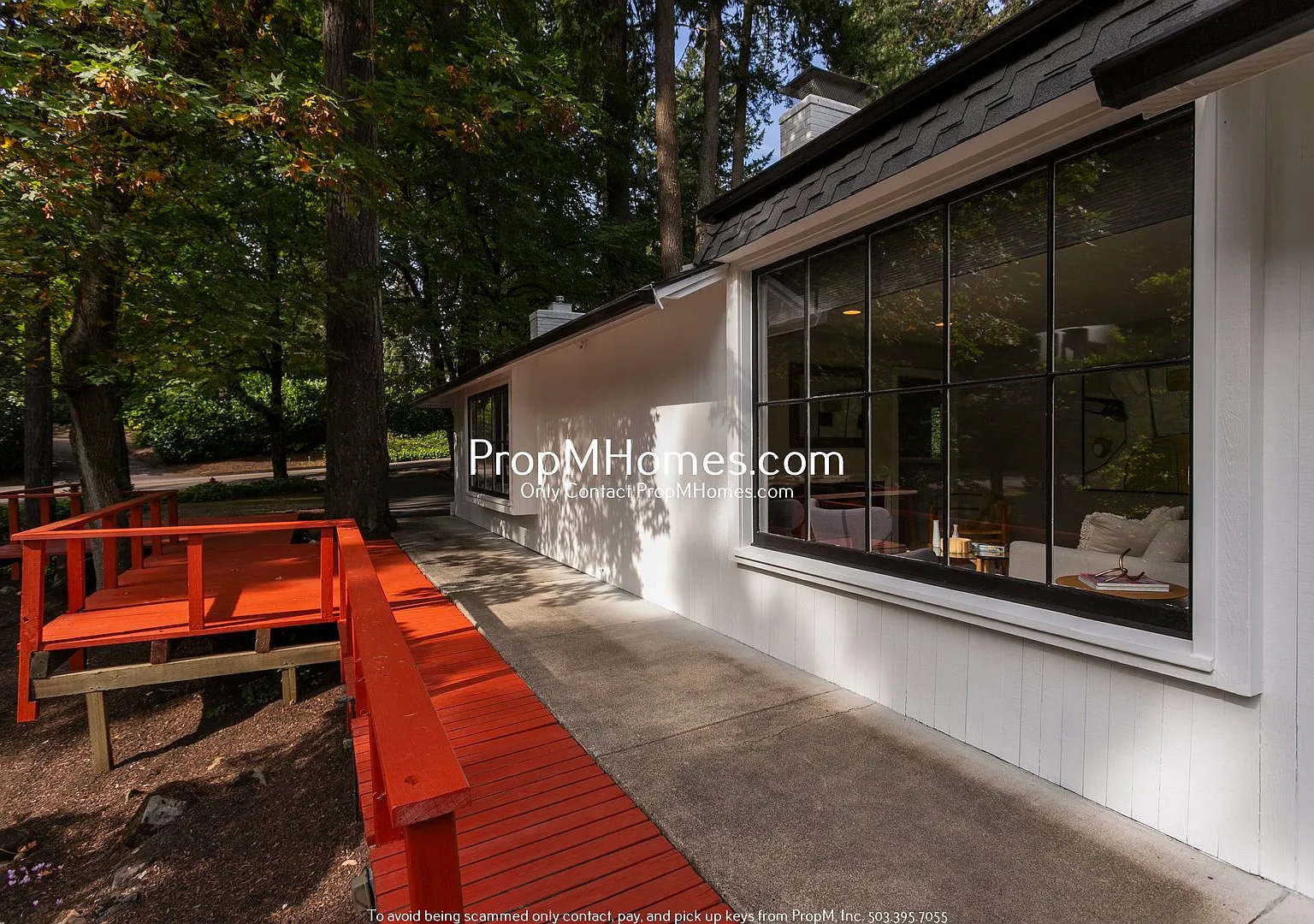 Beautiful Lake Oswego Home with 4 Bedrooms, 3 Baths & Entertaining Spaces — Photo 3