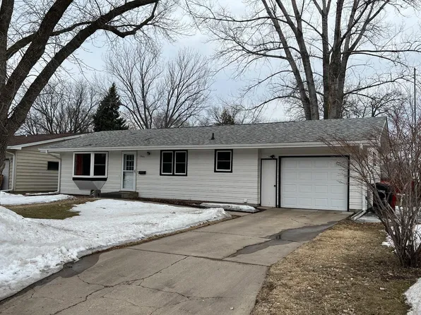 1905 Roberts St, Yankton, SD 57078
