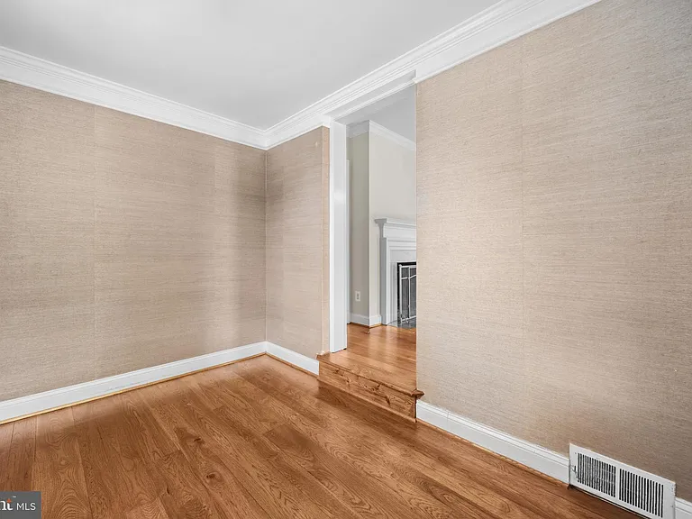 827 S Royal St — Photo 14