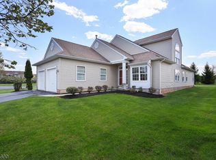 10 Avalon Ct, Somerset, NJ 08873