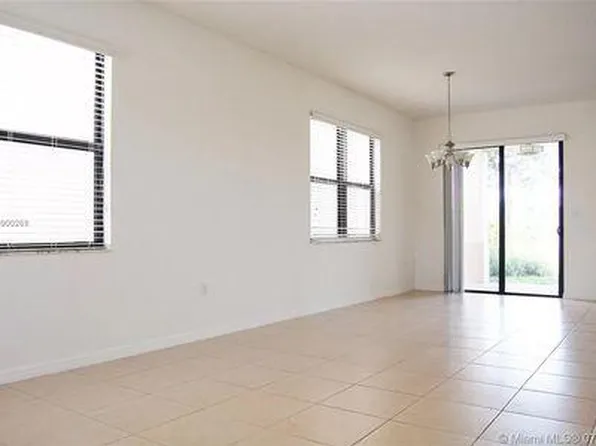 717 NE 193rd Ter, Miami, FL 33179