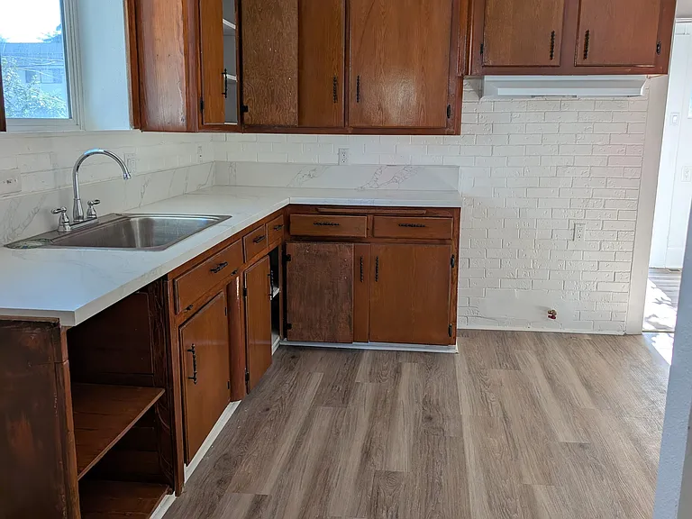 2213 S Meridian Ave — Photo 9