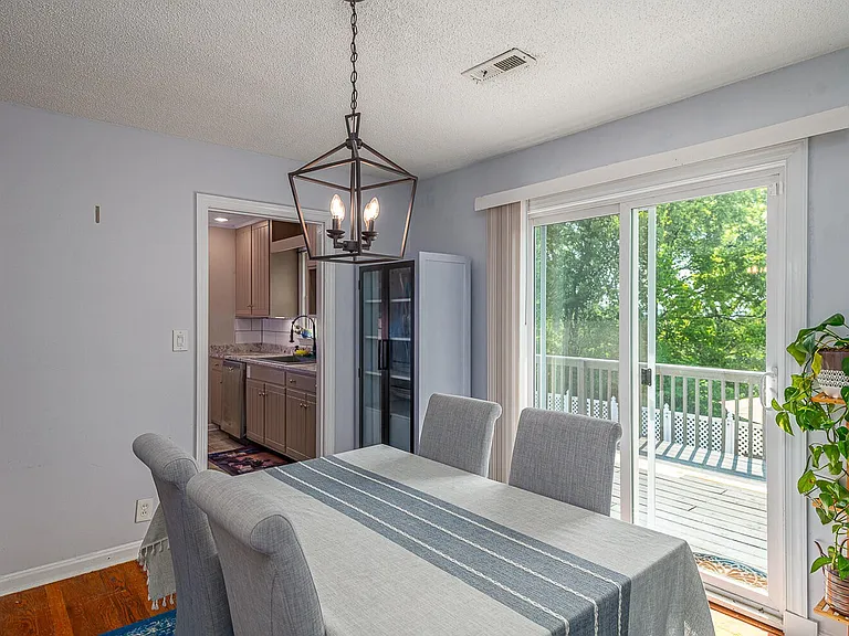 3902 Laird Ln — Photo 7