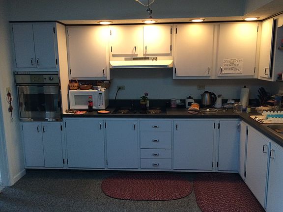 4th image of 484 Hillview Dr