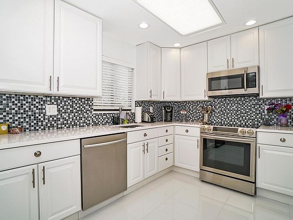 4th image of 148 High Pond Dr