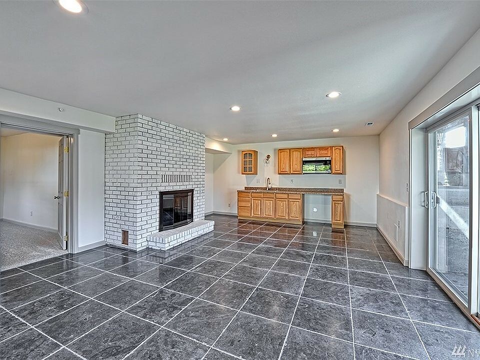 Kitchen and Main living space (unfurnished)
Note: Kitchen has Fridge and Stove