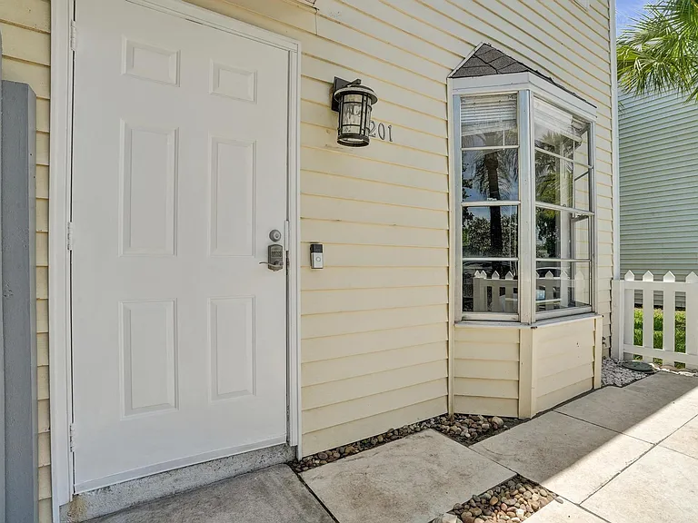 201 SW 3rd St #201 — Photo 2