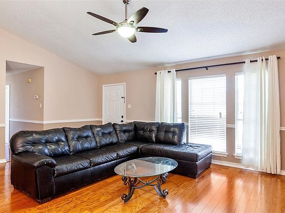 4th image of 2718 Kingsbury Dr