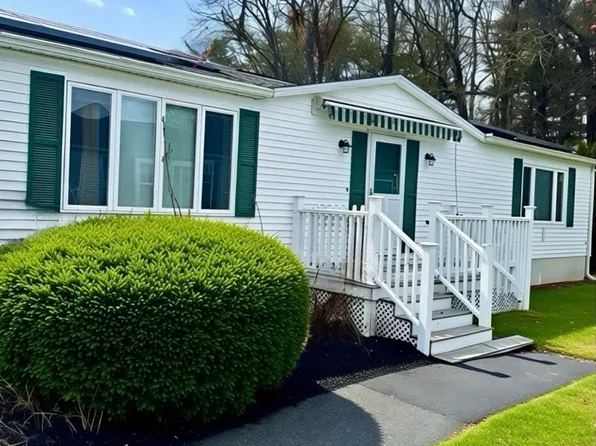 87 Leisurewoods Dr, Rockland, MA 02370