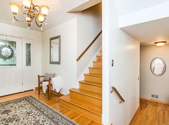 5th image of 460 Butterfield Ct