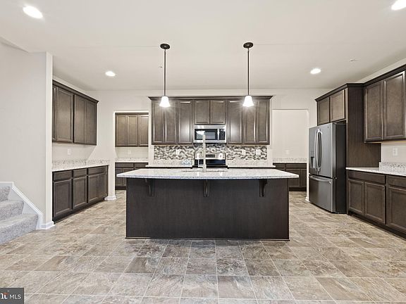4th image of 23348 Lindsay Dr