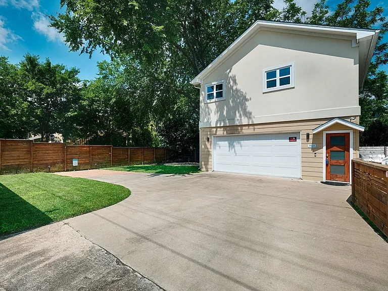 901 W Mary St — Photo 48