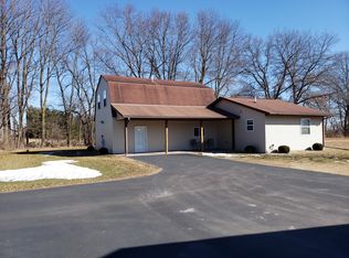 12284 Yale Bridge Rd, Durand, IL 61024