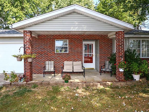 3rd image of 122 Amber Way