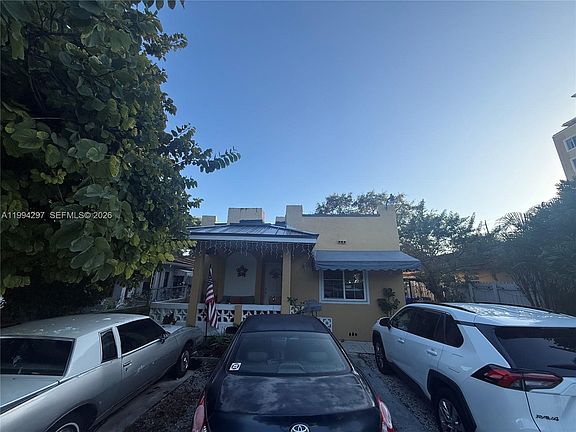 4th image of 3674 SW 25th St
