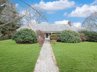 1 Saywood Ln, Stony Brook, NY 11790
