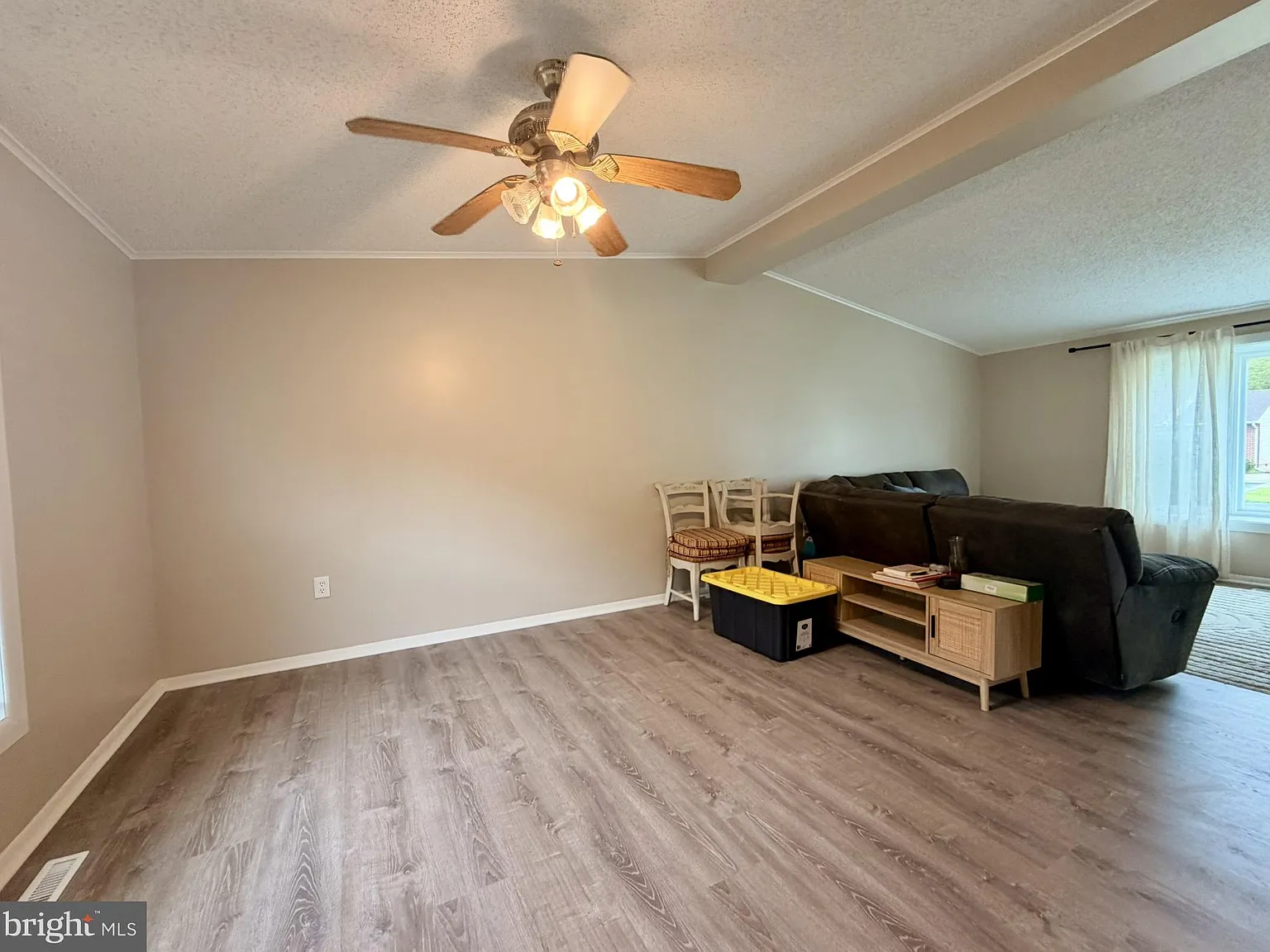 3 bed, 2.0 bath, 1378 sqft, $3,000 — Photo 3