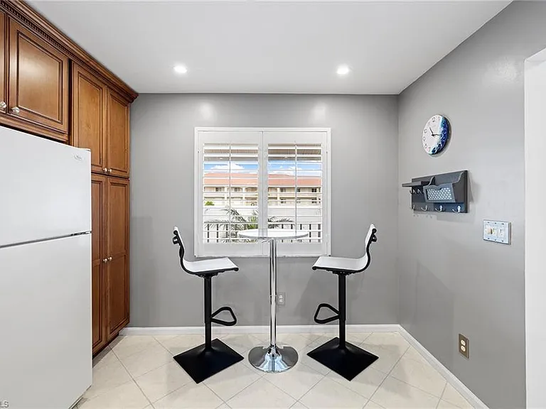 6900 Dennis Cir #J-205 — Photo 3