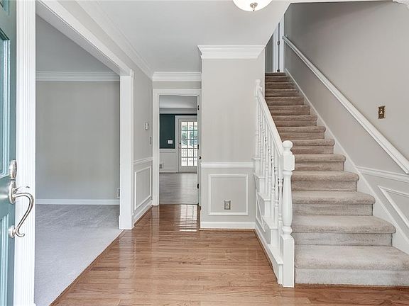 5th image of 2143 Country Club Dr