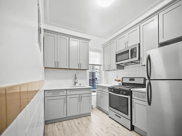 2591 Bedford Ave #3 — Photo 9