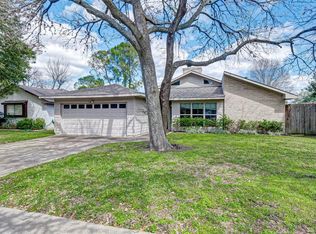 1414 Bramblebury Dr, Sugar Land, TX 77498