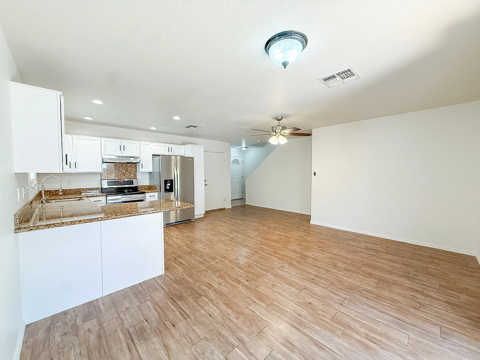 3 bed, 1271 sqft, $2,150 — Photo 4