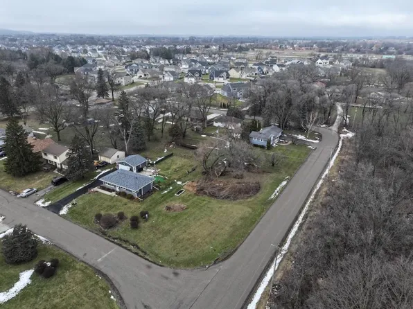 N53 W23713 Ervins Place, Sussex, WI 53089