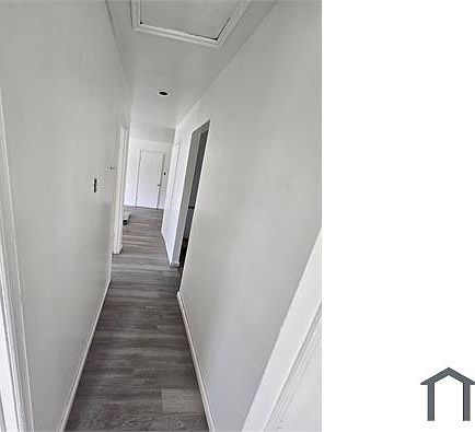 5th image of 311 Estridge Rd