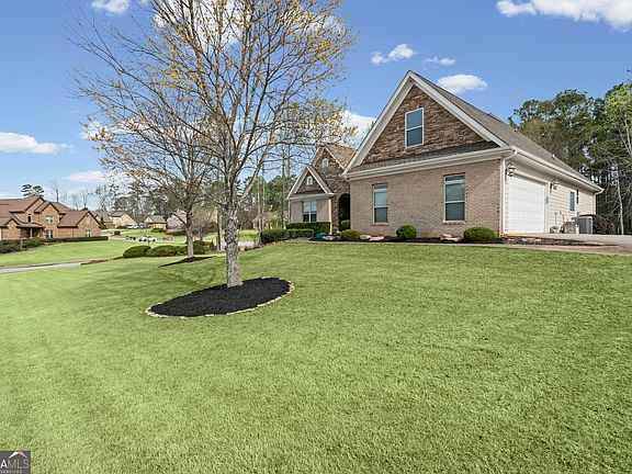 3rd image of 2405 Hickory Grove Dr