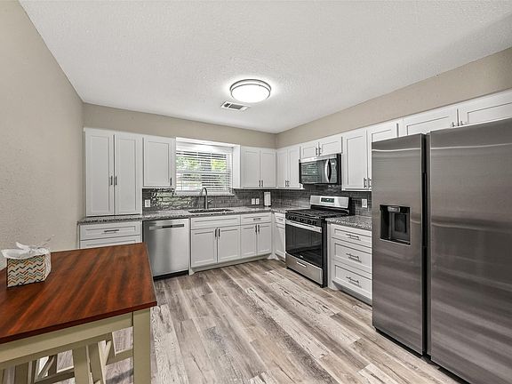 5th image of 25827 Glen Loch Dr