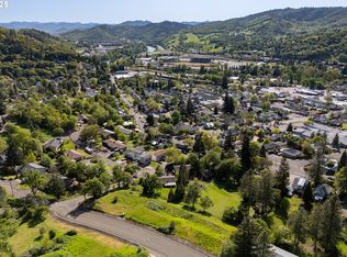 1334 SE Kane St, Roseburg, OR 97470