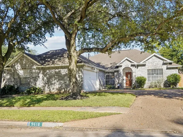 9618 Meadowchase Ct, Houston, TX 77065