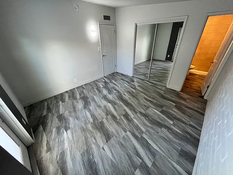 2933 N Euclid Ave — Photo 21