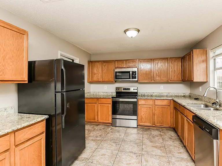 4329 Meadowknoll Dr — Photo 8