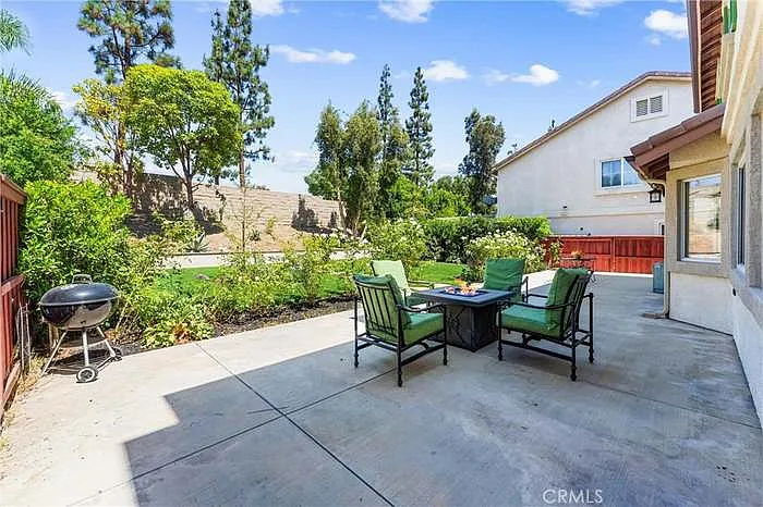 4 bed, 2235 sqft, $5,750 — Photo 3