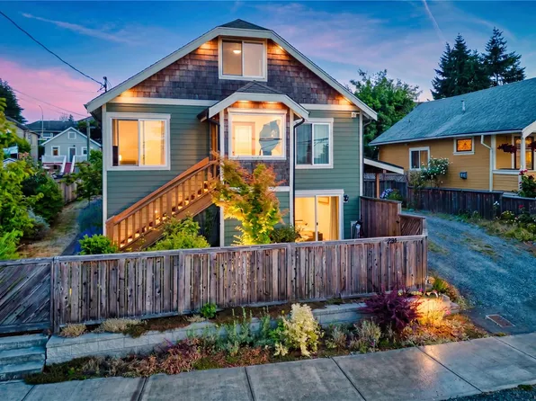 726 Haliburton St, Nanaimo, BC V9R 4W7