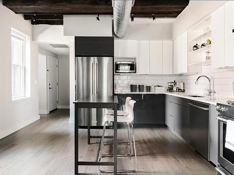 121 Green St #2 — Photo 8