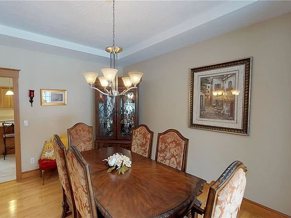2nd image of 634 Meadowridge Way