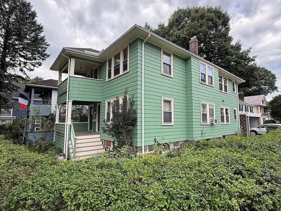 89 Bourne St