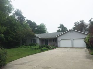 16398 James St, Holland, MI 49424