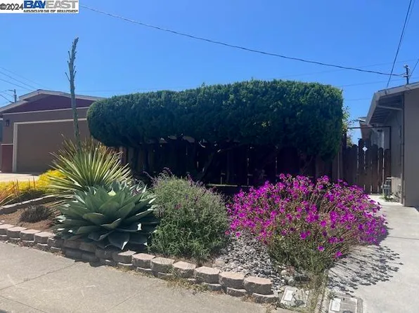 1120 Seville Dr, Pacifica, CA 94044