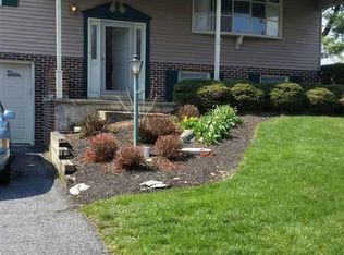 1514 Loop Rd, Manheim, PA 17545