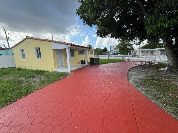 685 Park Dr, Hialeah, FL 33010