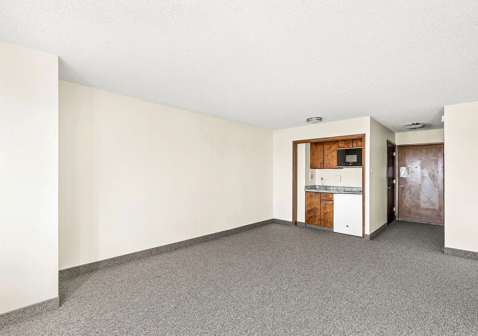Eagles Manor — Photo 4